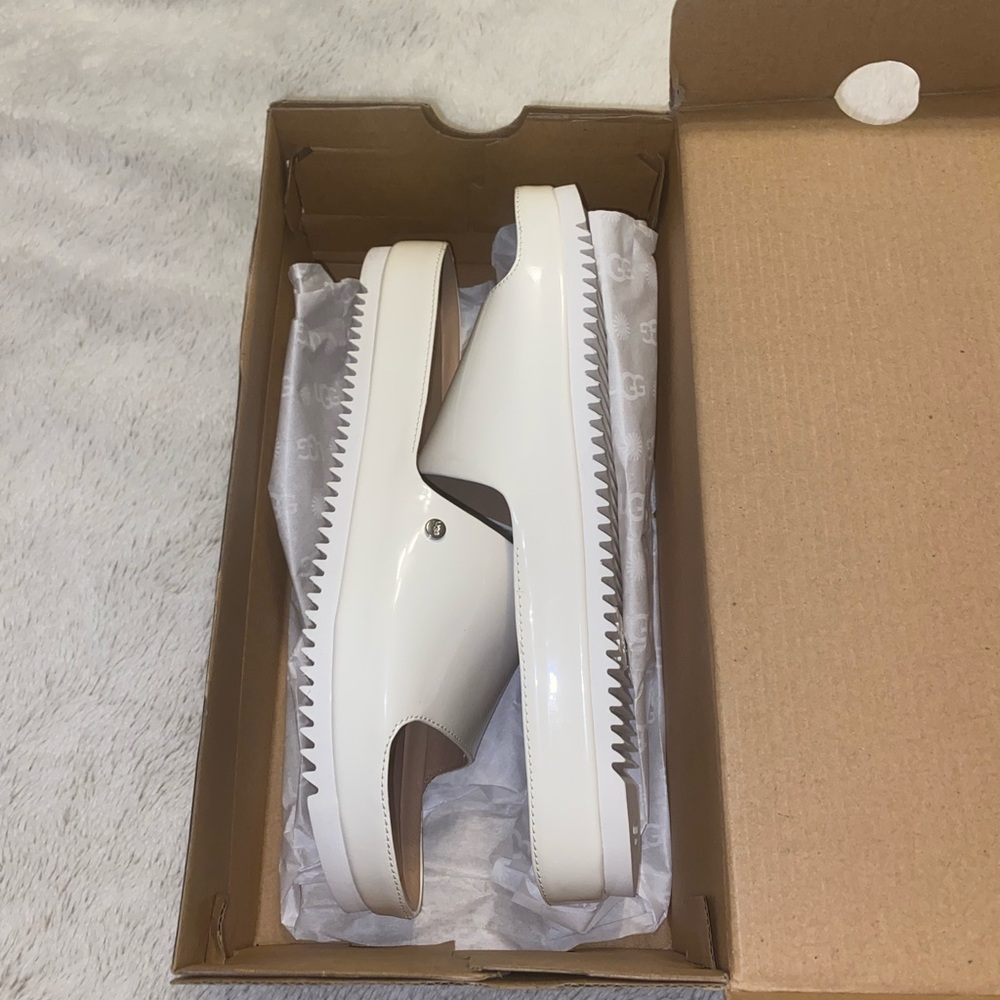 BRAND NEW Women’s White UGG Slides